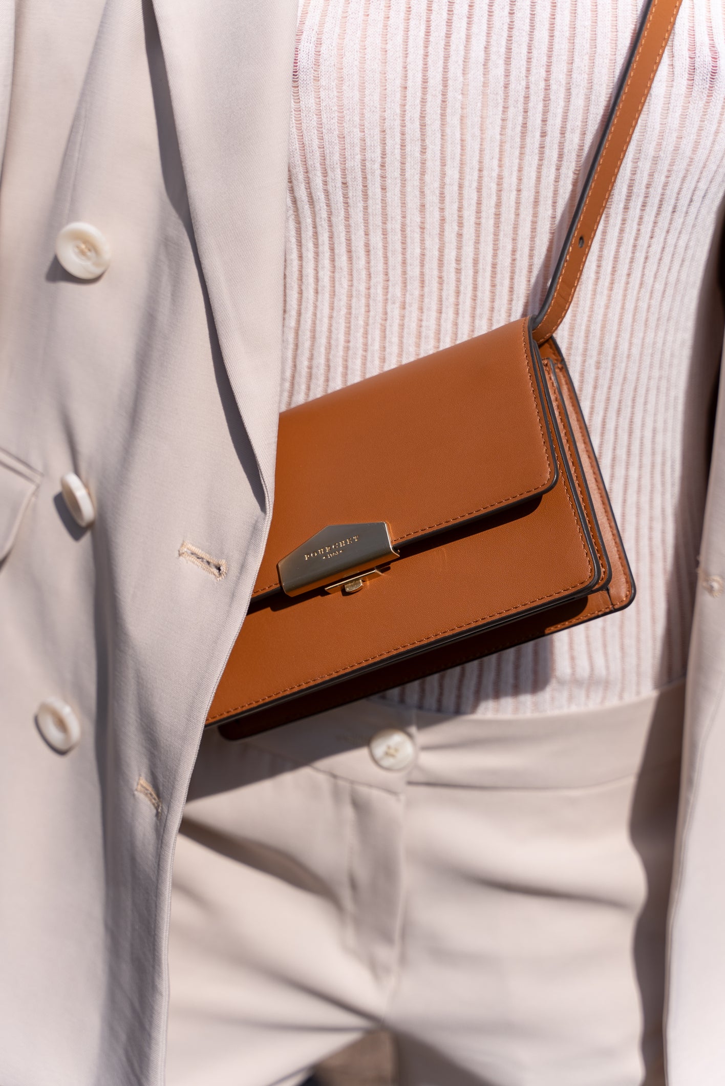 Large camel shoulder bag